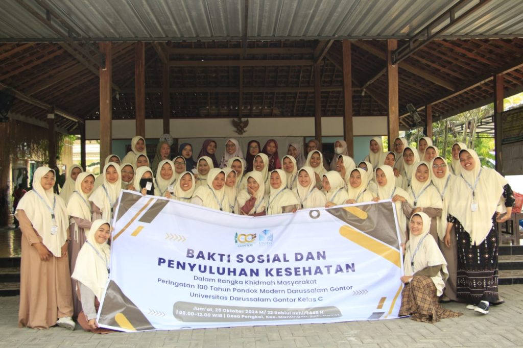 Rayakan 100 Tahun PMDG, UNIDA Gontor Gelar Pengabdian Masyarakat di Ngawi dengan Pemeriksaan Kesehatan dan Bakti Sosial