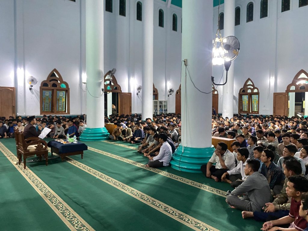 UNIDA Gontor Gelar Pengarahan UTS di Masjid Jami’, Tekankan Pentingnya Kepatuhan dan Makna Ujian