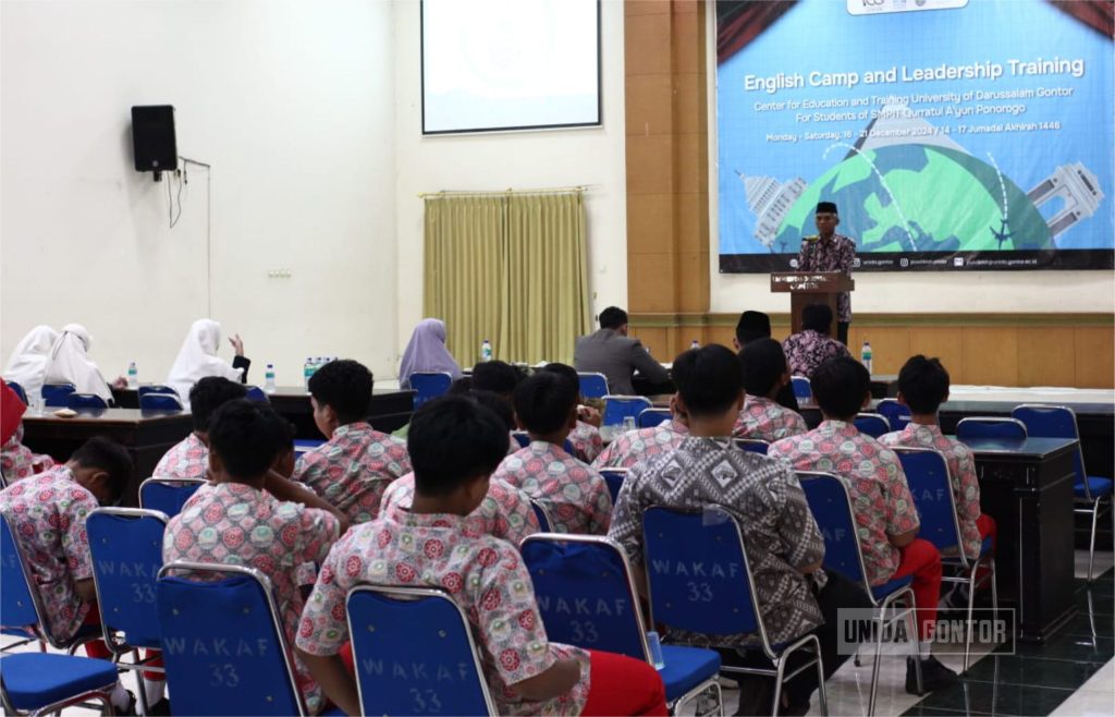 Pusdiklat UNIDA Gontor Gelar English Camp dan Leadership Training Bersama SMP IT Qurrota A’yun Ponorogo