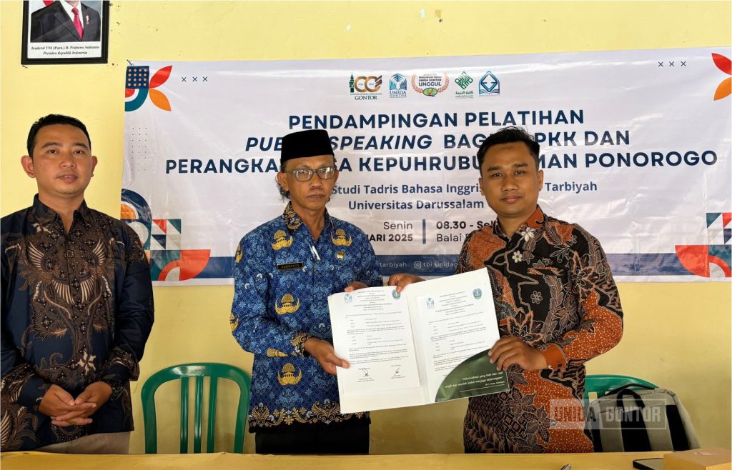 TBI UNIDA Gontor Conducted Public Speaking Training for Officials and PKK Team of Kepuhrubuh Village