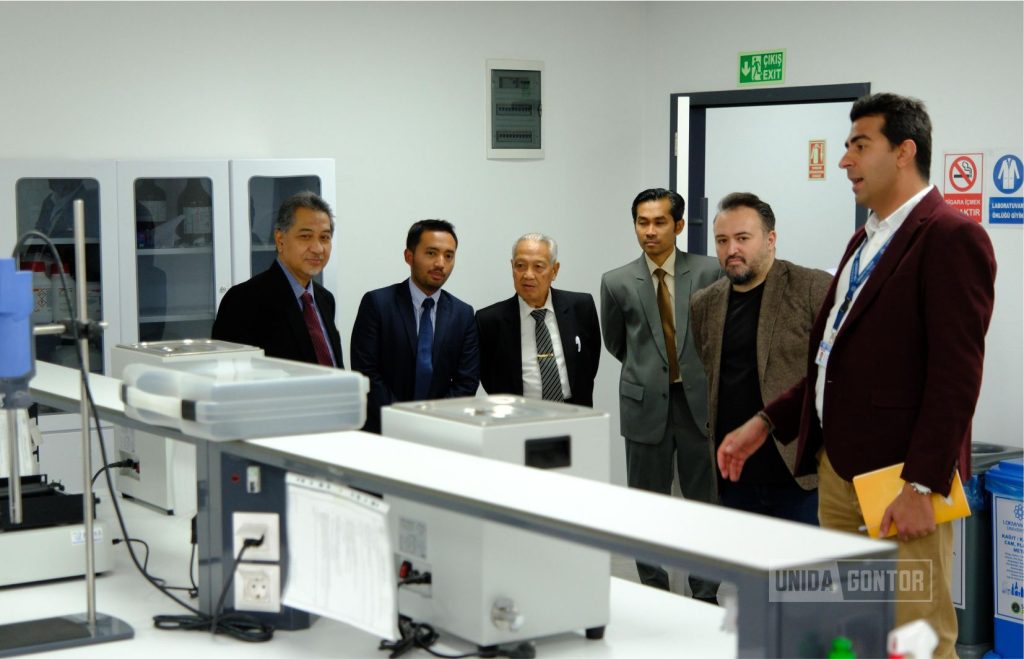 UNIDA Gontor delegation visits Lokman Hekim University to explore medical collaboration opportunities in Ankara.