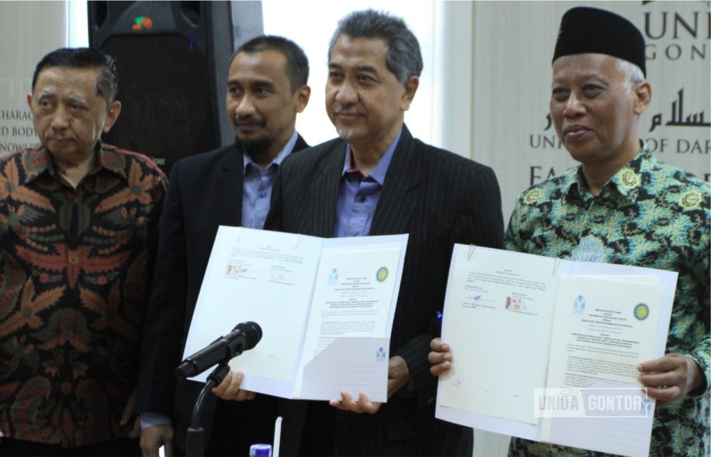Penandatanganan kerjasama antara UNIDA Gontor dan RSU Muhammadiyah Ponorogo di bidang pendidikan dan kesehatan