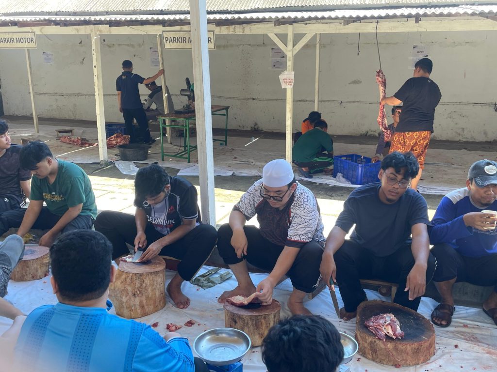 Qurban Internasional di UNIDA Gontor: Mahasiswa Asing dan Lokal Bersinergi dalam Ibadah Qurban 2025