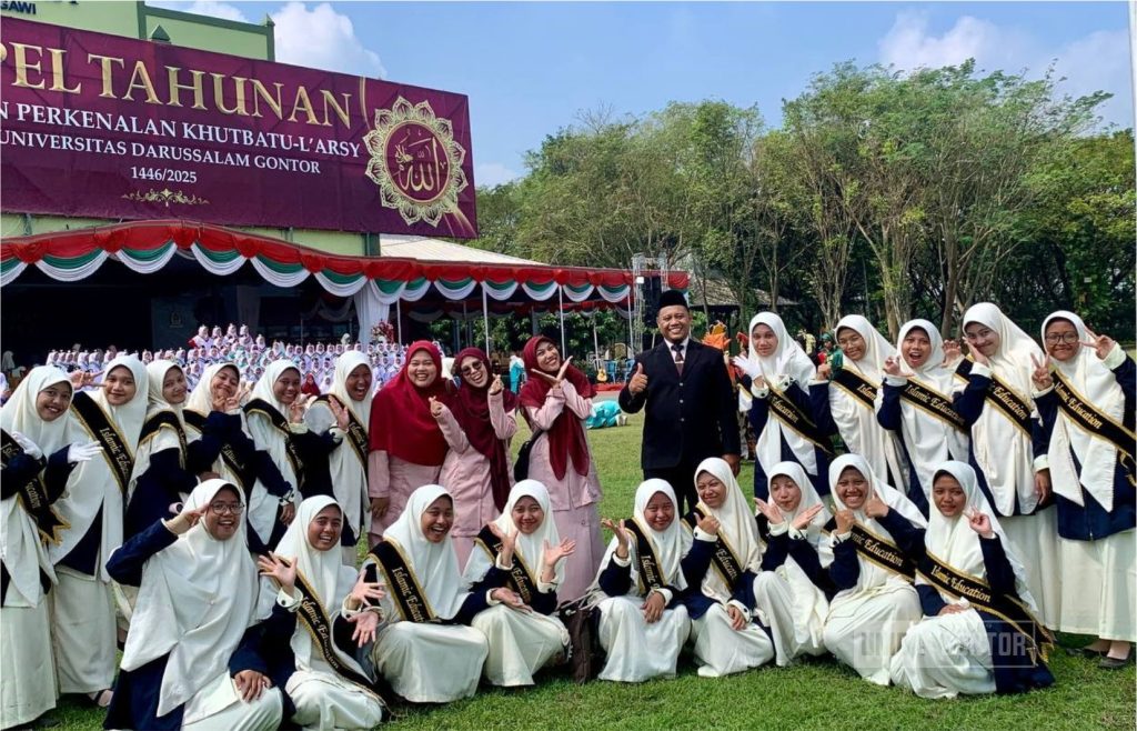 Mahasiswi PAI Kelas C UNIDA Gontor meraih Juara 1 LKBB Khutbatu-L'Arsy 2025