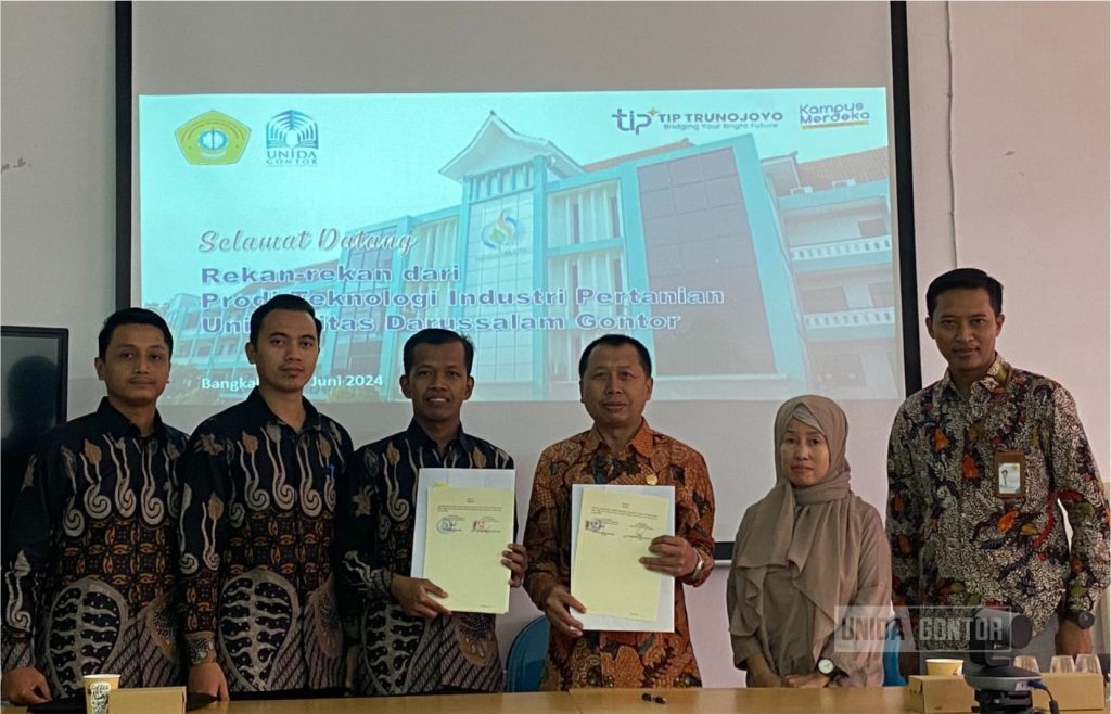 Foto kegiatan benchmarking TIP UNIDA Gontor ke TIP Universitas Trunojoyo Madura