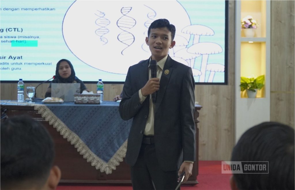 Narasumber UNIDA Gontor memberikan kuliah umum di Pondok Kelas A2 tentang kurikulum PAI dan edupreneurship