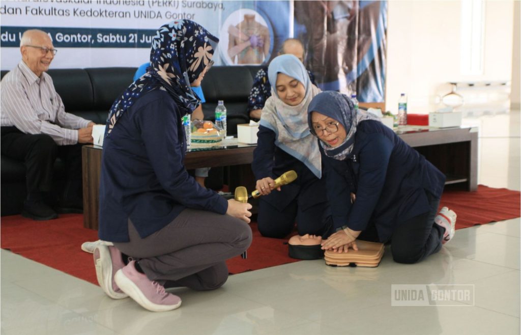 Pelatihan Bantuan Hidup Dasar di UNIDA Gontor bersama IDI Ponorogo