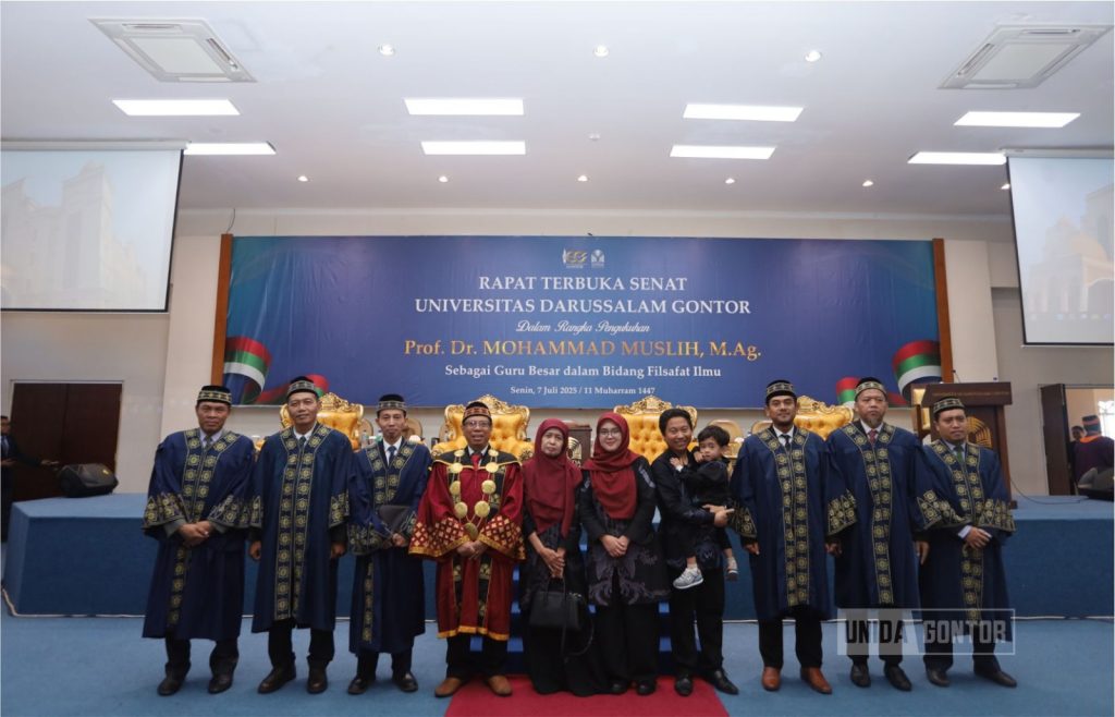 Prof. Dr. Mohammad Muslih M.Ag. saat menyampaikan pidato pengukuhan Guru Besar di Universitas Darussalam Gontor