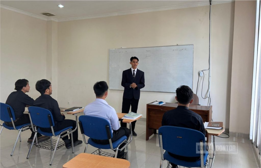 Mahasiswa PAI UNIDA Gontor mengikuti pelatihan microteaching bersama dosen dan praktisi pendidikan.