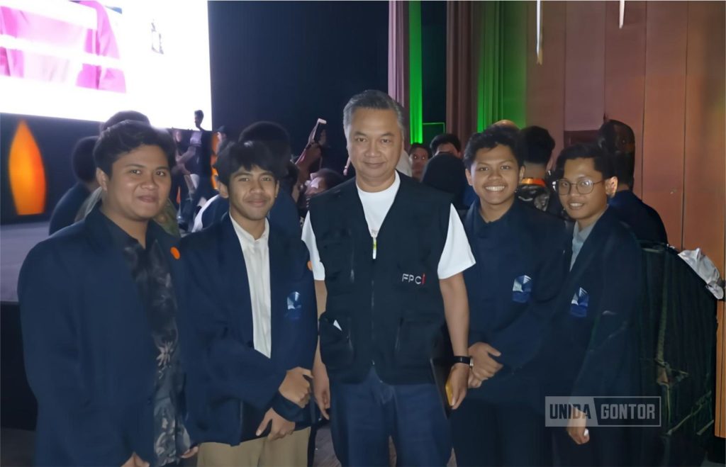 Delegasi FPCI UNIDA Gontor bersama Dr. Dino Patti Djalal di INZS 2025 Jakarta.