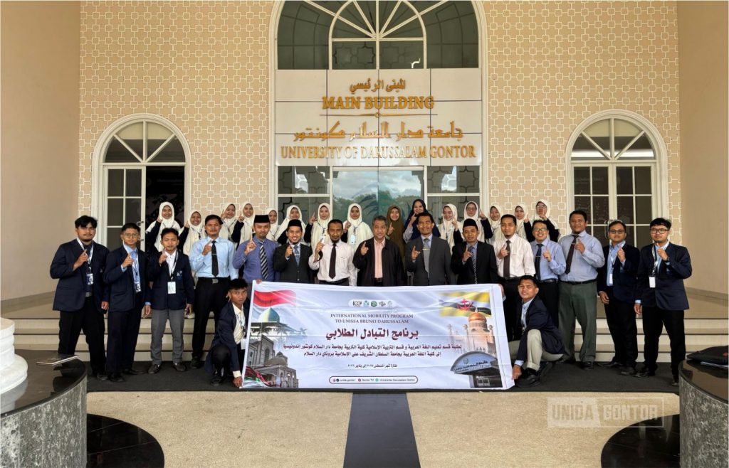 UNIDA Gontor Lepas 20 Peserta Student Exchange ke UNISSA Brunei