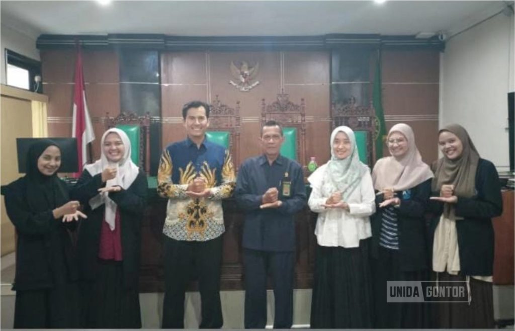 Mahasiswi HES UNIDA Gontor Resmi Menutup Magang di Pengadilan Agama Surabaya