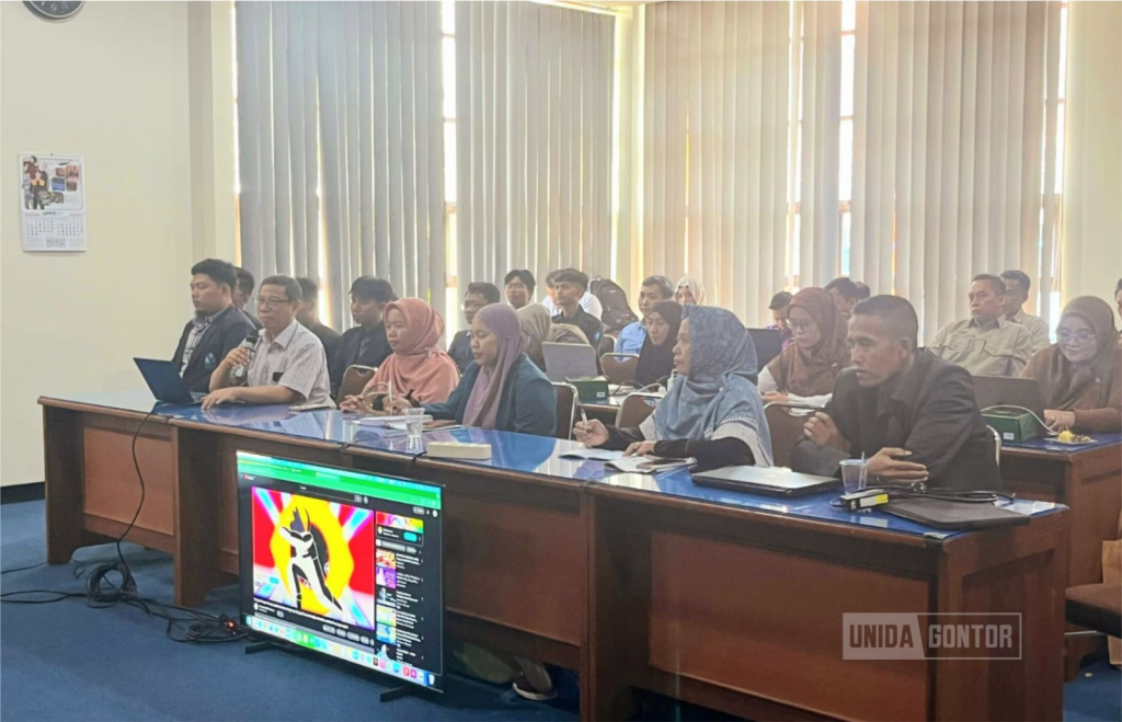 Tim UNIDA Gontor mengikuti Monitoring dan Evaluasi Internal Pengabdian Masyarakat DPPM Kemendiktisaintek 2025 di Universitas Muhammadiyah Ponorogo.