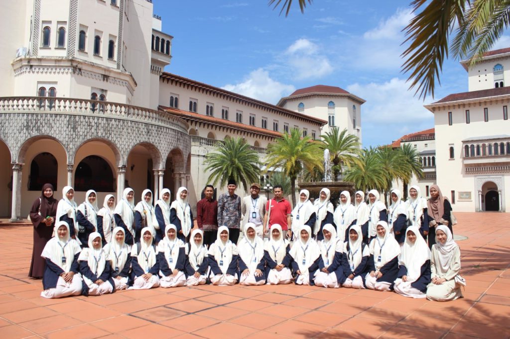 Mahasiswi Studi Agama-Agama UNIDA Gontor Kunjungi ISTAC IIUM untuk Tingkatkan Wawasan Sejarah dan Manuskrip Islam