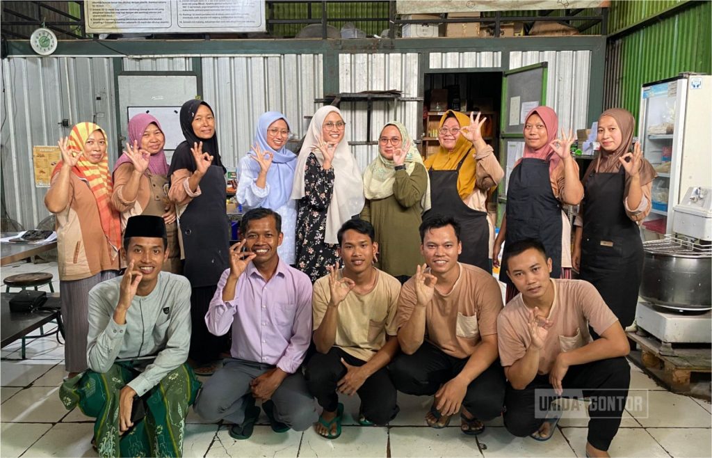 Workshop Muffin Mocaf GF di Khizanah Bakery oleh PKM TIP UNIDA PKM Gontor