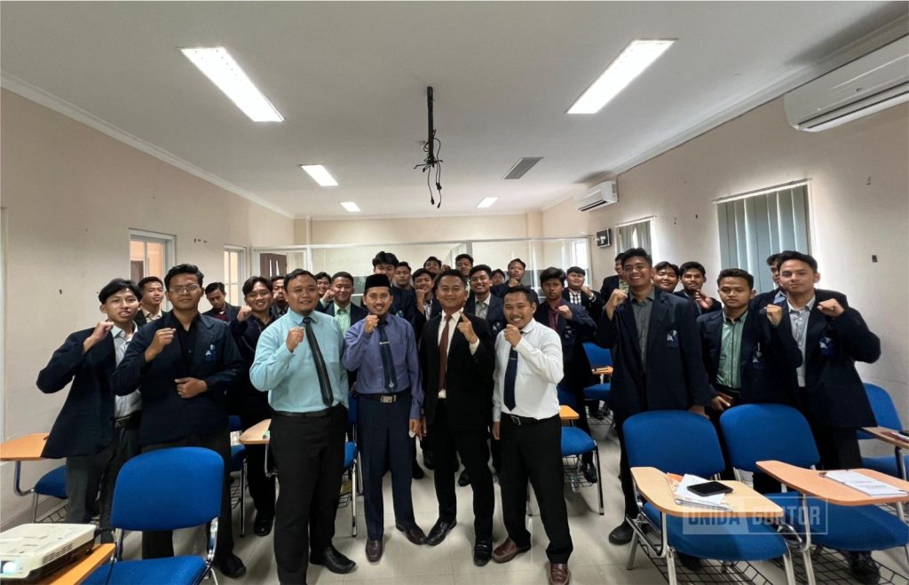 Semangat Mahasiswa PBA UNIDA Gontor dalam Pelepasan Studi Pengayaan Lapangan