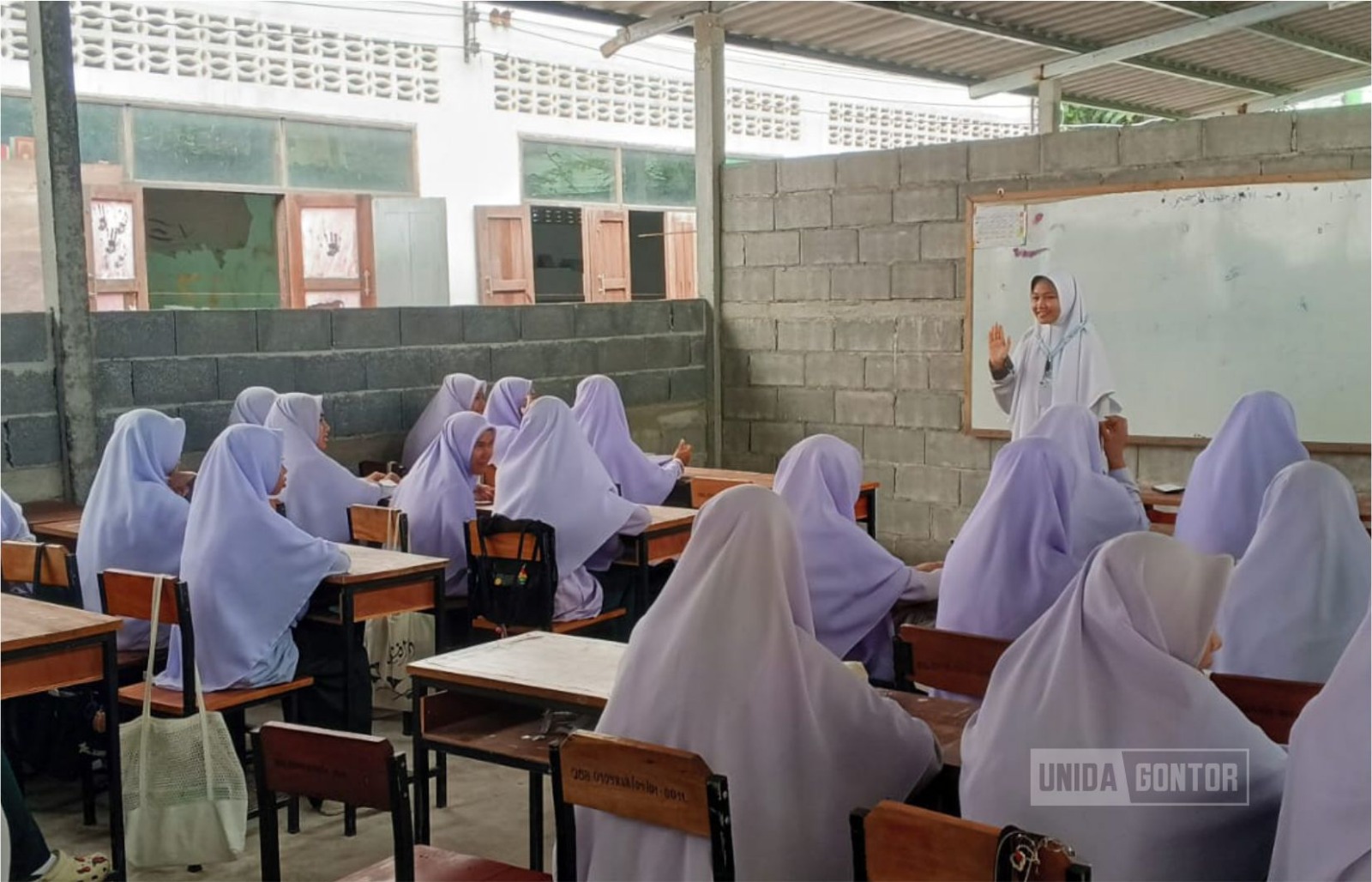 Students of the Faculty of Tarbiyah UNIDA Gontor teaching in a classroom during the Field Enrichment Practice program at an Islamic school in Pattani, Thailand.