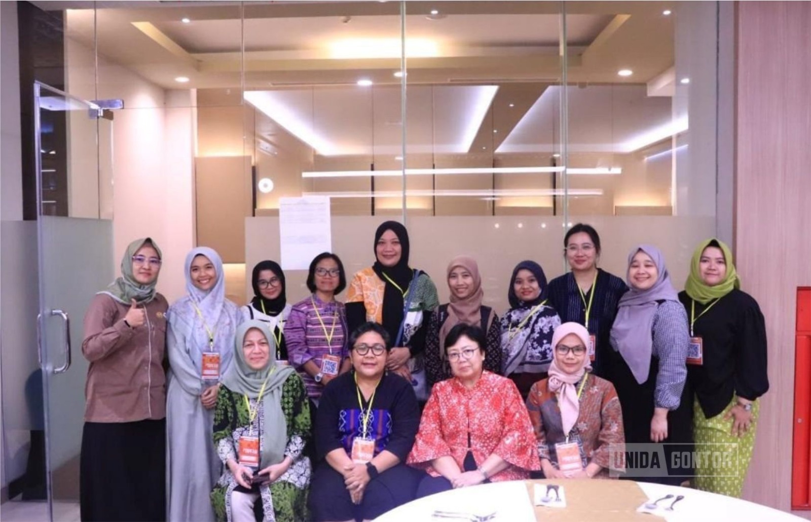 Delegasi Prodi Hubungan Internasional UNIDA Gontor berfoto saat mengikuti Konvensi Nasional XVI AIHII 2025 di UNSOED Purwokerto.