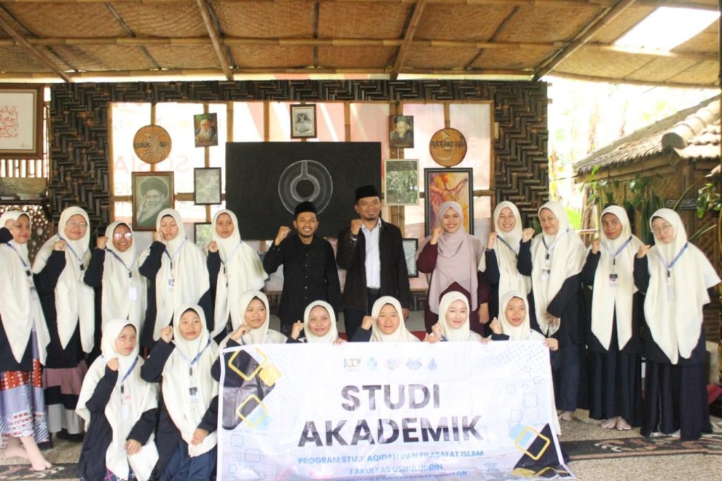 Studi Ilmu Tasawuf Mahasiswi UNIDA Gontor di Gubuk Sufi Malang Jawa Timur