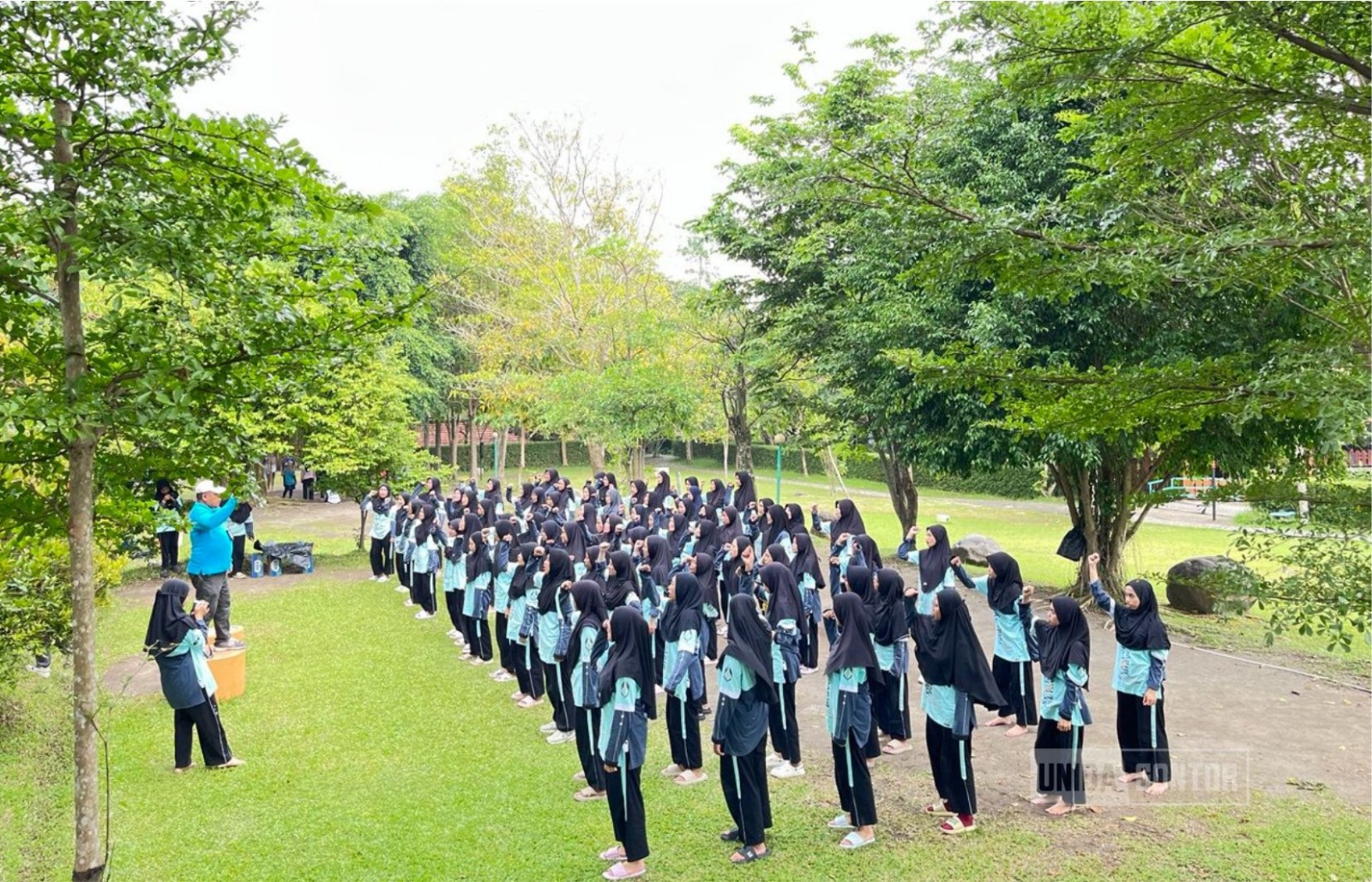 Peserta LDK HIMA Ash-Shaydalah Farmasi UNIDA Gontor mengikuti materi kepemimpinan di Klaten.