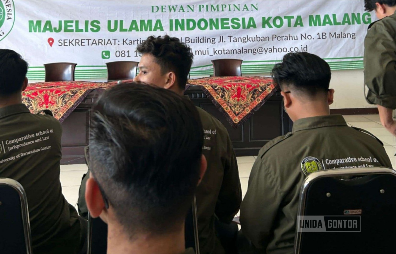Mahasiswa PMH UNIDA Gontor berdiskusi dengan pimpinan MUI Kota Malang tentang dinamika fatwa dan isu keagamaan kontemporer.
