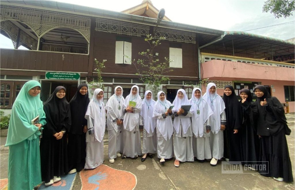 Mahasiswi Tarbiyah UNIDA Gontor PPL di Pondok Darul Barakah Pattani