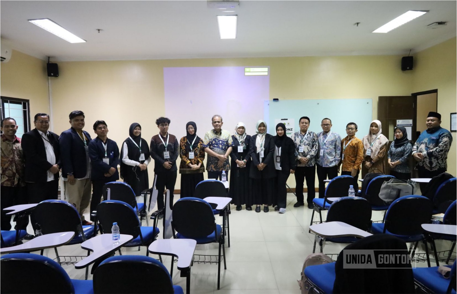 Dua mahasiswa UNIDA Gontor menjadi presenter pada ICONZ 9 BAZNAS di UIN Jakarta.