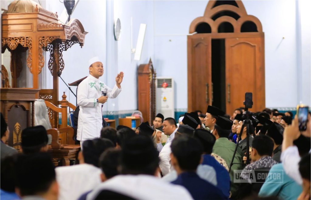 UNIDA Gontor Sambut Kunjungan Ustadz Das’ad Latif dan Ustadz Muhammad Fakhrurrazi Anshar, Rangkaian Hari Pertama Diisi Sholat Berjamaah dan Tausiyah