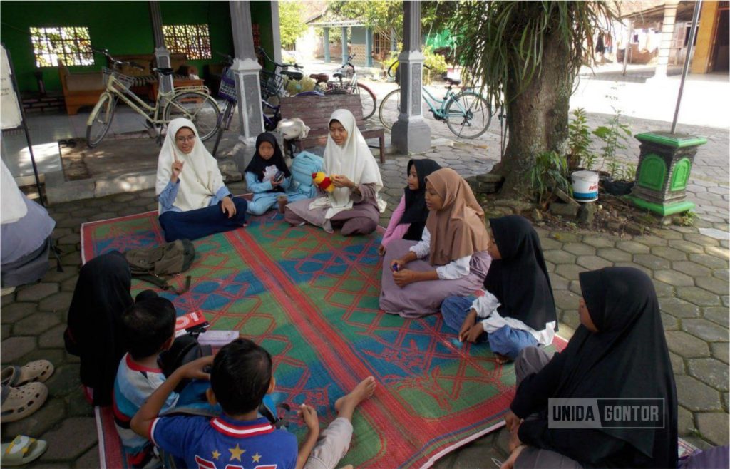 DPB UNIDA Gontor Implementasikan Community Development melalui Dadung English Village