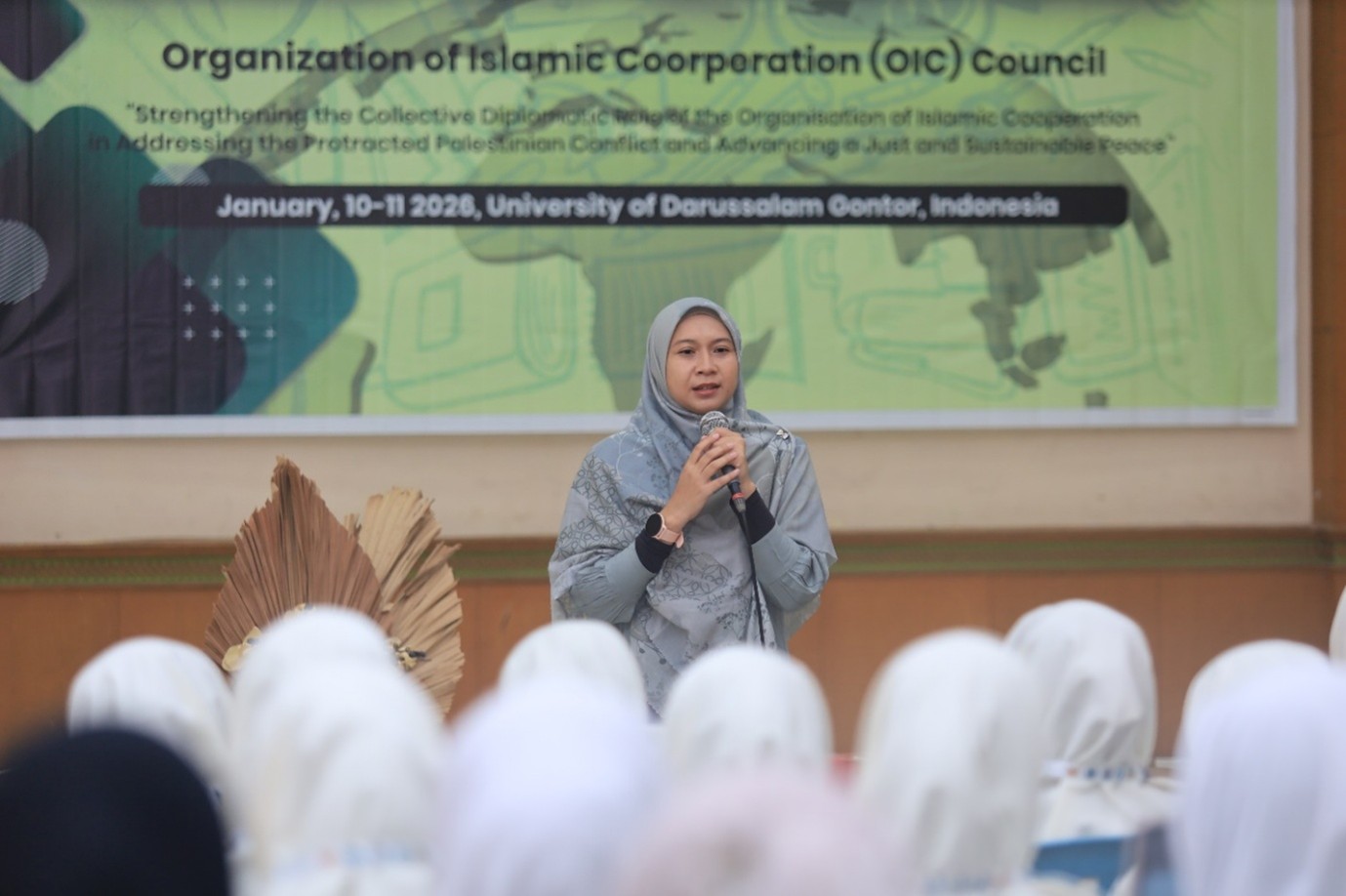 Mahasiswa UNIDA Gontor dalam Diplomatic Course simulasi sidang OIC untuk perdamaian Palestina.