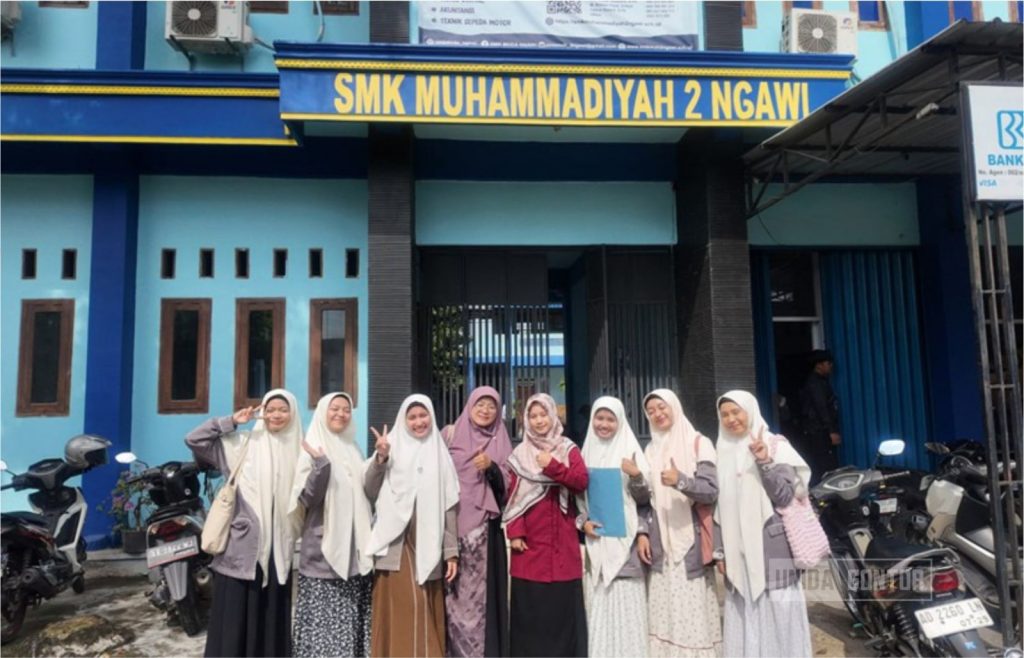 Mahasiswi Farmasi UNIDA Gontor Sosialisasikan Pencegahan ISK kepada Pelajar SMK