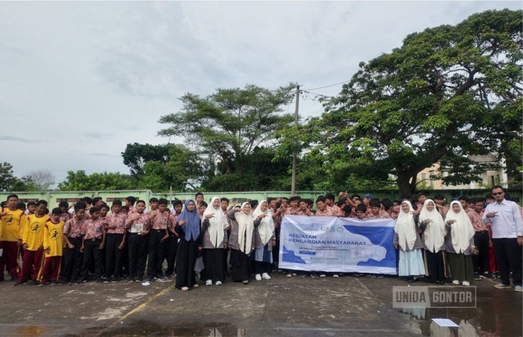 Mahasiswi Farmasi UNIDA Gontor Laksanakan Edukasi Period After Open Skincare bagi Remaja