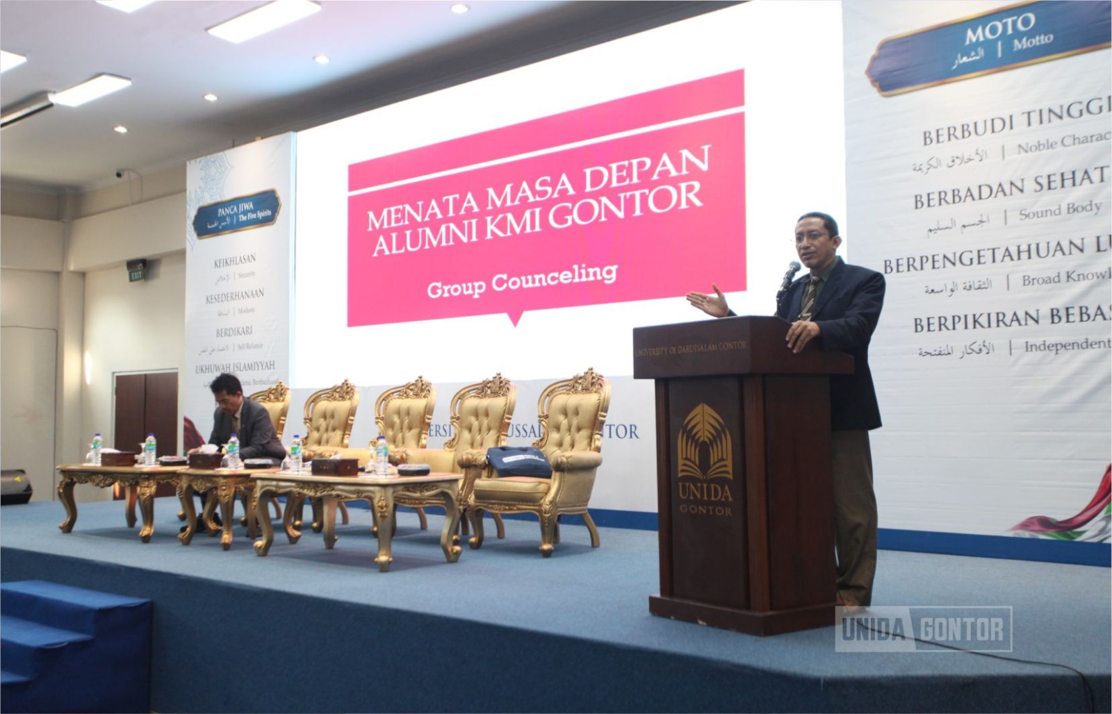 Siswa Akhir KMI PMDG Angkatan 2026 mengikuti pembukaan UNIDA Tour 2026 di Universitas Darussalam Gontor.