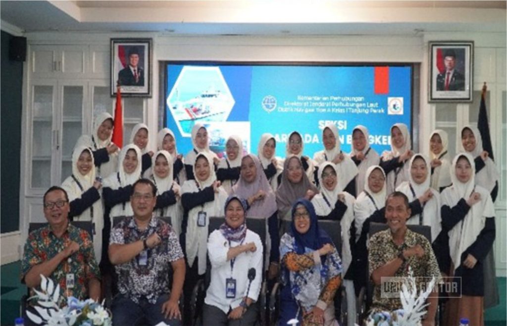 Mahasiswi HI UNIDA Gontor Dalami Regulasi dan Navigasi Maritim Tanjung Perak