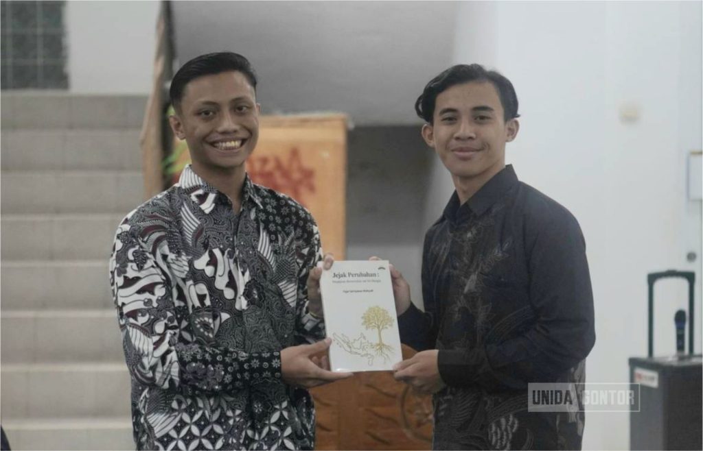 UNIDA Gontor Gelar Launching dan Bedah Buku Jejak Perubahan di Wisdom Café
