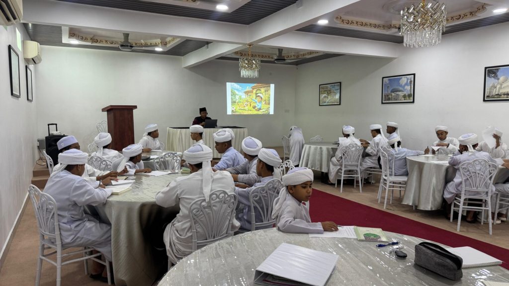 UNIDA Gontor Gelar Arabic–English Camp di MADI Penang untuk Penguatan Bahasa Santri
