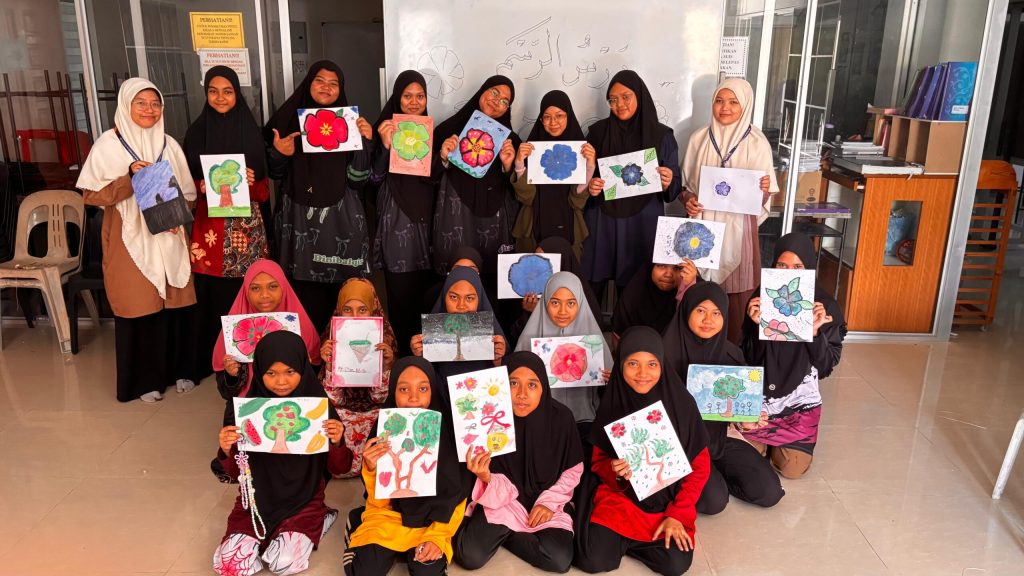 KKN Internasional UNIDA Gontor Dorong Kreativitas Santri MATSA Melalui Art Camp