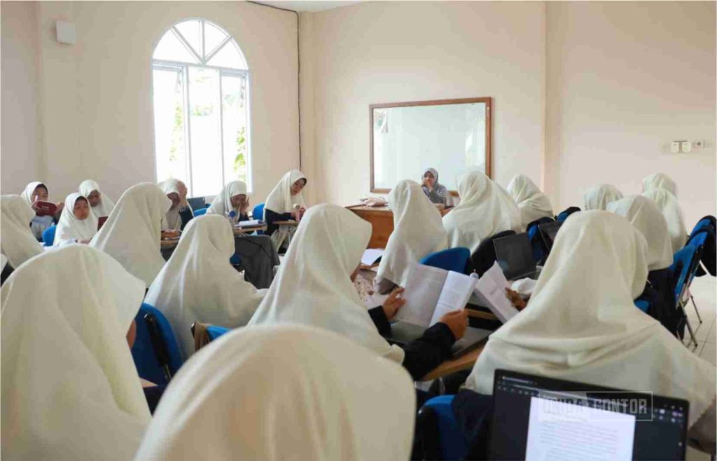 Diskusi dan Pembacaan Khutbatu-l-‘Arsy Perkuat Karakter Sivitas UNIDA Gontor