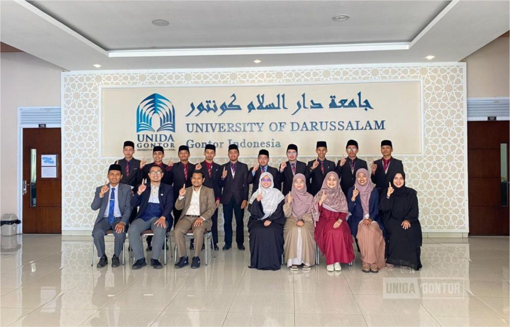 MAIK Visit to UNIDA Gontor Class C for Arabic Learning Exchange
