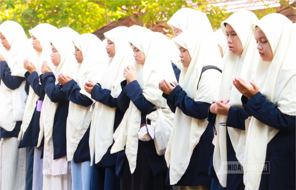 Pembukaan UTS Mahasiswi Kelas C Berlangsung Khidmat dan Tertib