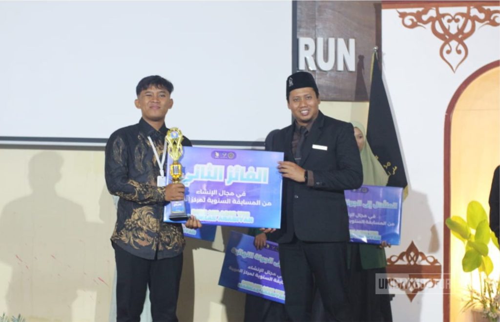 Mahasiswa UNIDA Gontor Raih Juara 2 Lomba Insya’ Nasional MUNAYA VIII
