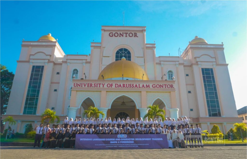 Pusdiklat UNIDA Gontor Gelar English Camp bagi Siswa SMPN 4 Ponorogo