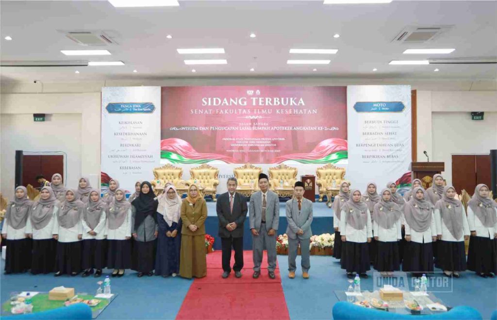 UNIDA Gontor Kukuhkan Dua Puluh Apoteker Angkatan Kedua dengan Kelulusan 100 Persen
