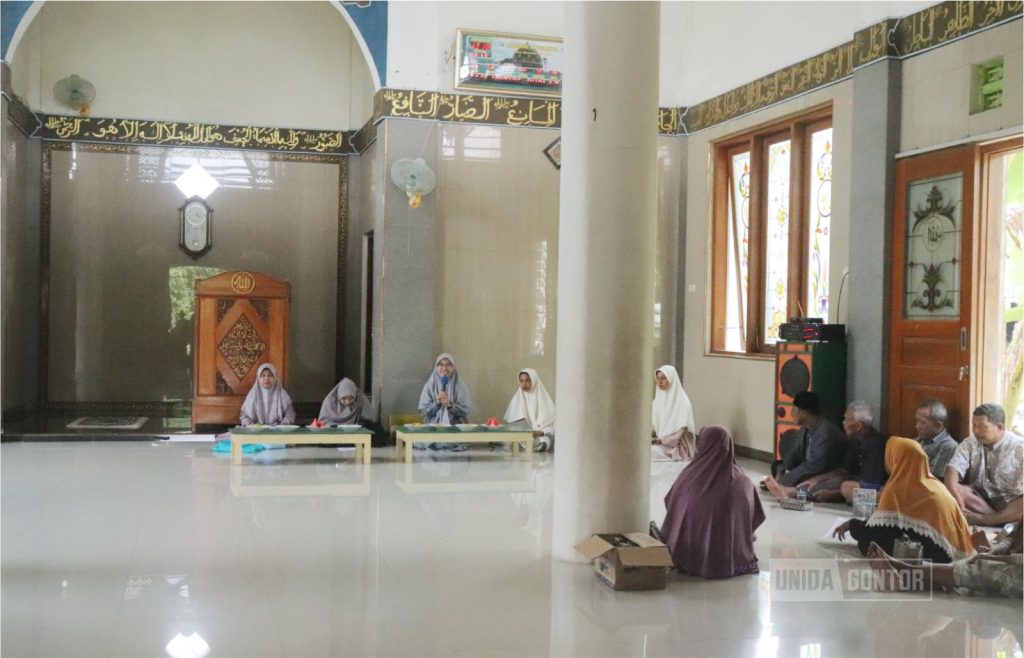 Bakti Sosial Idul Adha UNIDA Gontor Berikan Edukasi Kolesterol dan Pemeriksaan Kesehatan