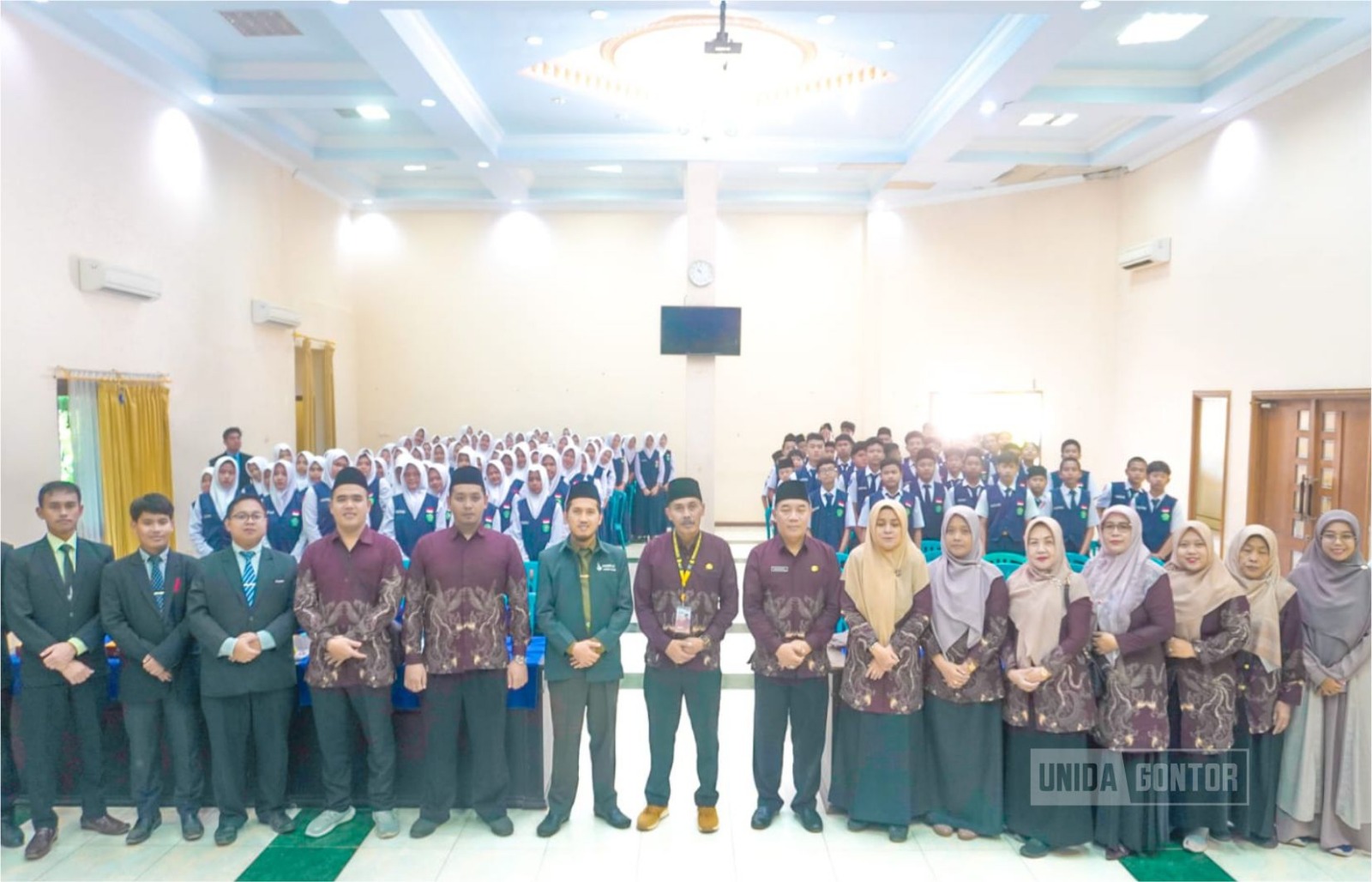 Pembukaan Arabic and Qur’anic Camp MTsN 1 Trenggalek di UNIDA Gontor bersama peserta dan pembimbing