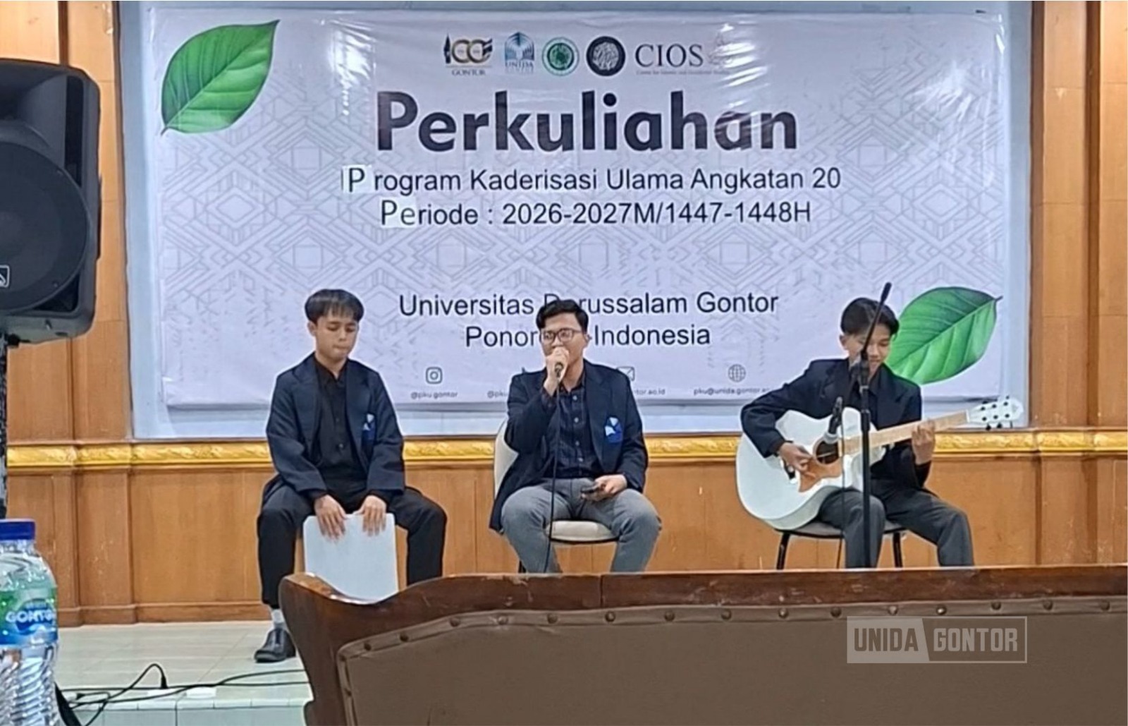 Mahasiswa PBA UNIDA Gontor mengikuti Pembukaan Lisanul-‘Arab 2026 di Hall Hotel UNIDA Inn.