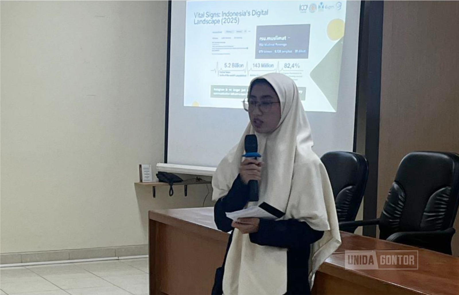 Dosen dan mahasiswi Ilmu Komunikasi UNIDA Gontor mempresentasikan riset pada ICA Conference 2026 di UNS Surakarta