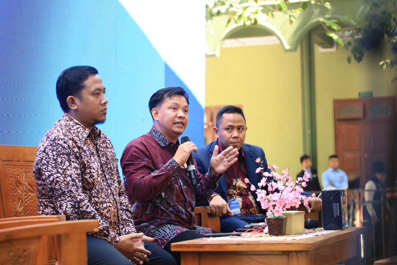 Dosen UNIDA Gontor bersama Primago Consulting saat seminar branding sekolah di Ponorogo