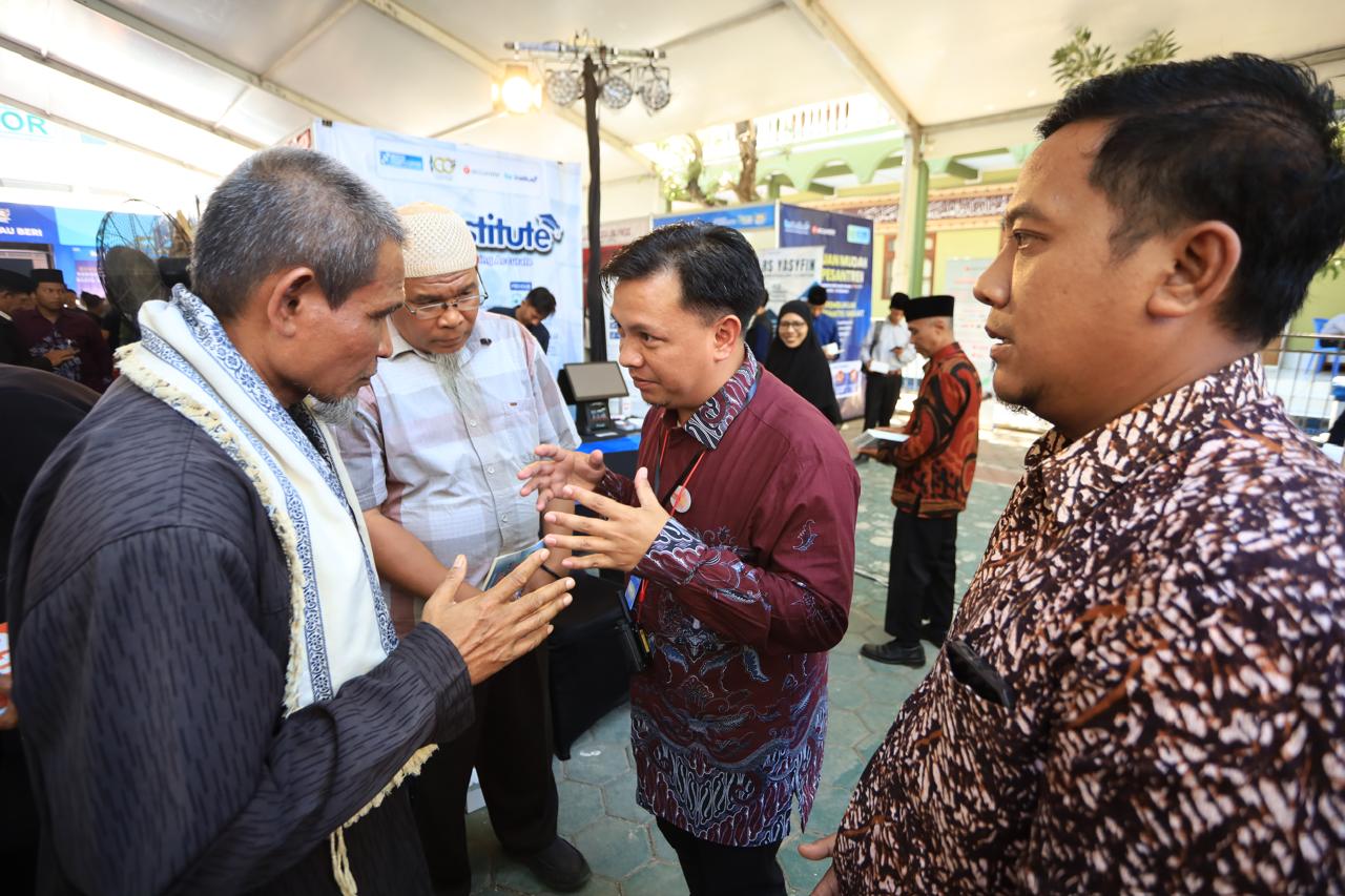 Dosen UNIDA Gontor bersama Primago Consulting saat seminar branding sekolah di Ponorogo