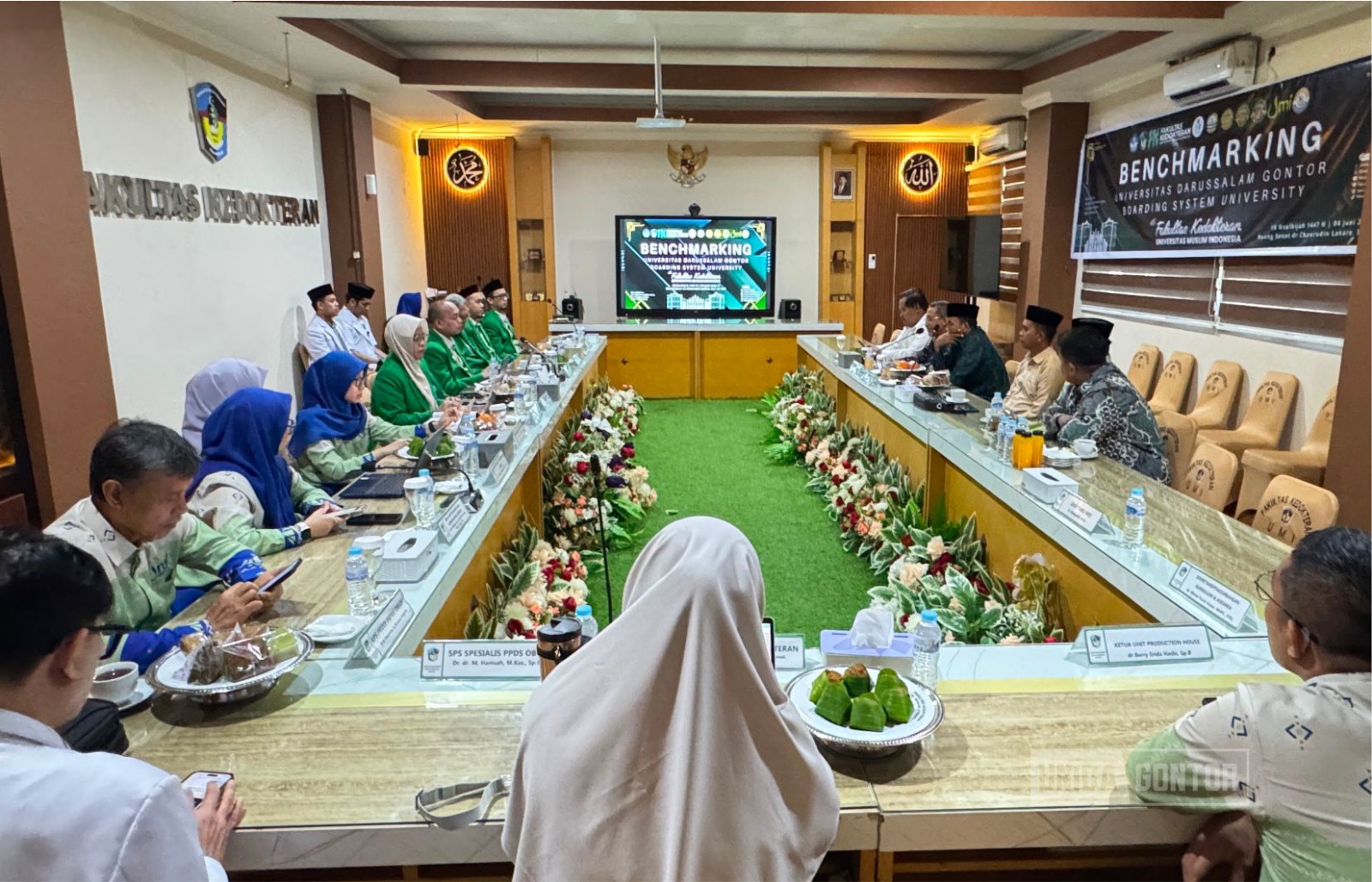 Delegasi UNIDA Gontor melakukan silaturahmi dan benchmarking sistem boarding university di Fakultas Kedokteran UMI